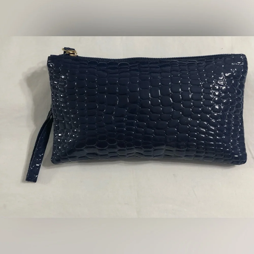 Women’s wristlet wallet brown crocodile. 4”H X 7-3/4”L